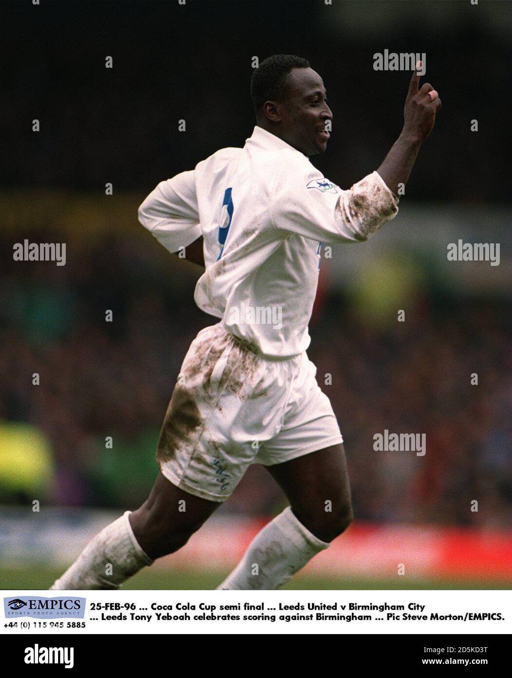 25-FÉV-96 ... Demi-finale de la coupe Coca-Cola ... Leeds United / Birmingham City ... Tony Yeboah, de Leeds United, célèbre ses points contre Birmingham City Banque D'Images