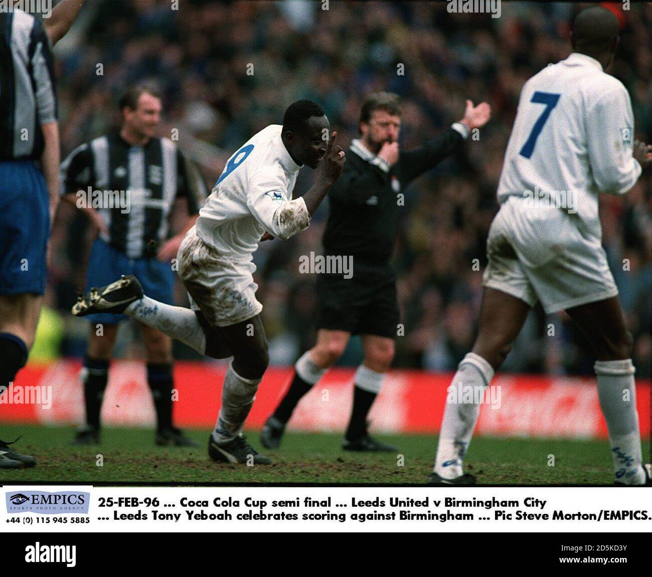 25-FÉV-96 ... Demi-finale de la coupe Coca-Cola ... Leeds United / Birmingham City ... Tony Yeboah, de Leeds United, fête ses points contre Birmingham Banque D'Images