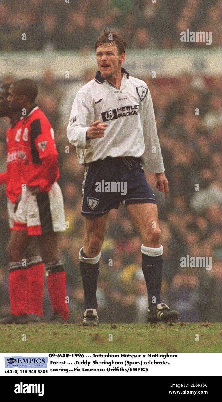 09-MAR-1996 ... Tottenham Hotspur v Nottingham Forest ... .Teddy Sheringham (Spurs) célèbre la notation Banque D'Images