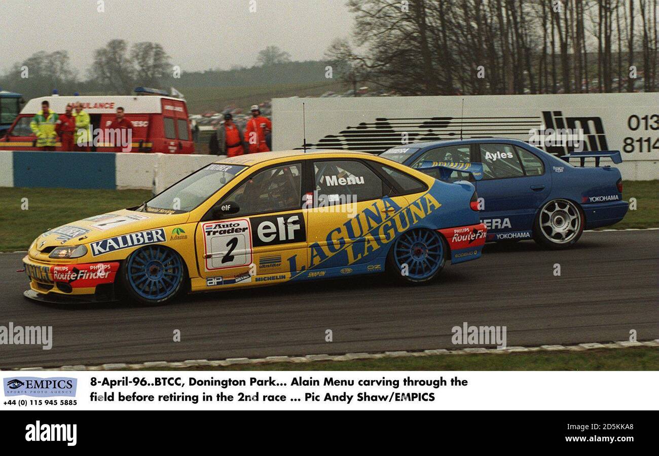 8-avril-96. BTCC, Donington Park. Alain Menu sculptant dans le champ avant de prendre sa retraite dans la 2ème course Banque D'Images