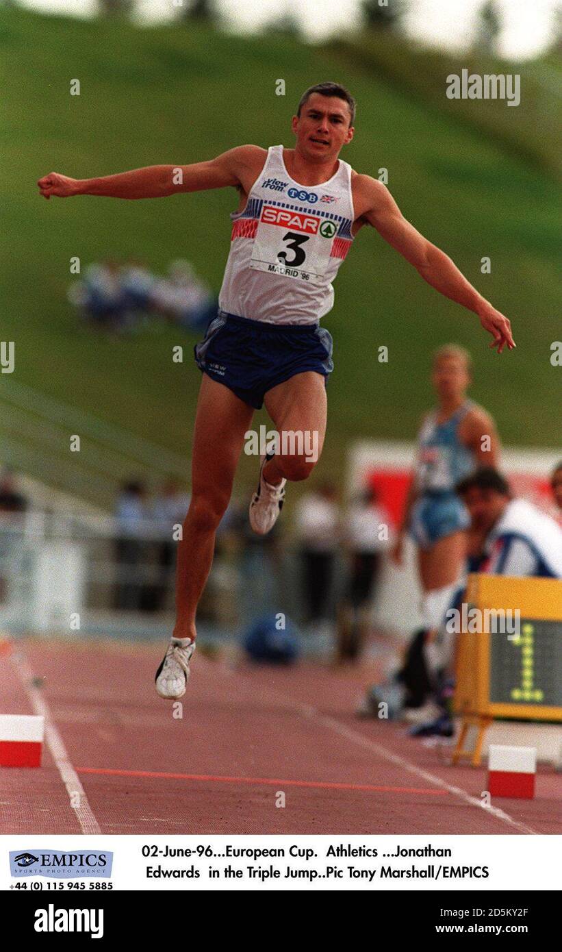 02-juin-96. Coupe d'Europe. Athlétisme ...Jonathan Edwards dans le triple saut Banque D'Images