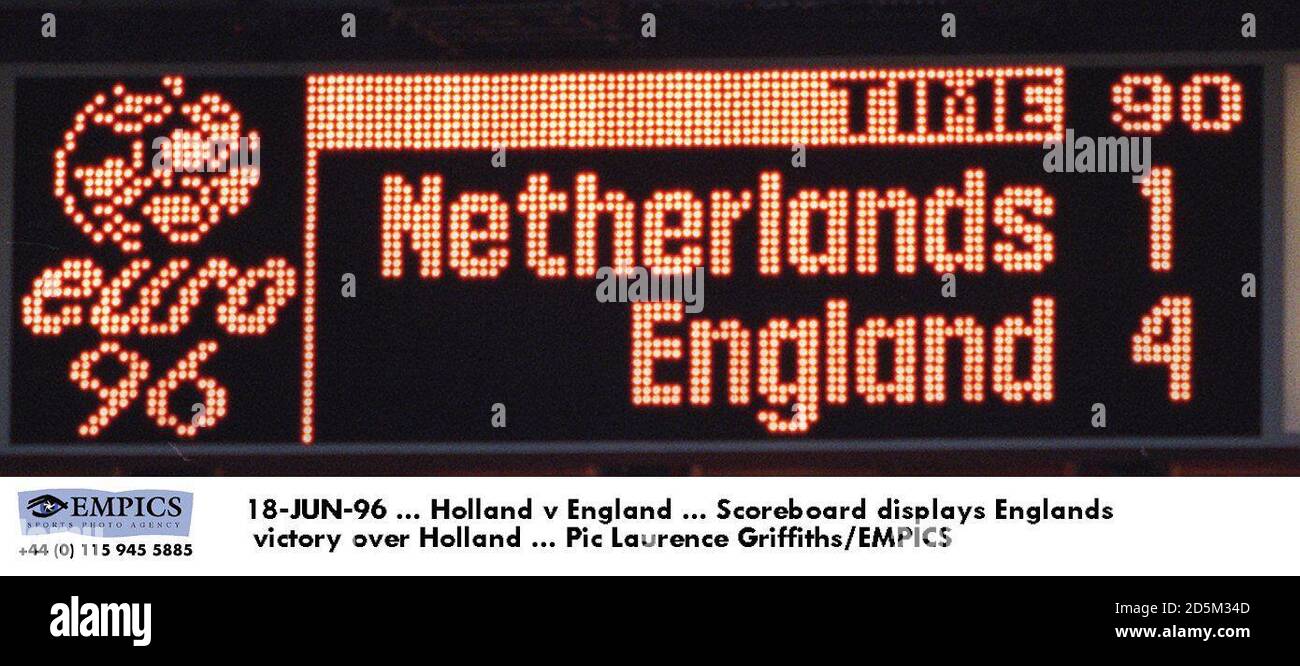 18-JUIN-96 ... Hollande / Angleterre ... Le tableau de bord affiche la victoire d'Englands sur la Hollande Banque D'Images