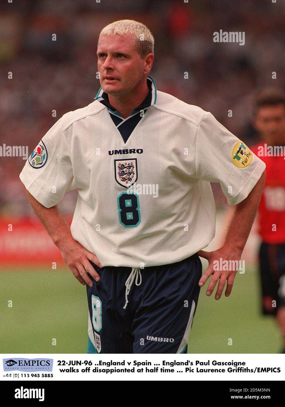 22-JUIN-96 ..Angleterre / Espagne ... Paul Gascoigne, en Angleterre, s'en va à mi-temps Banque D'Images