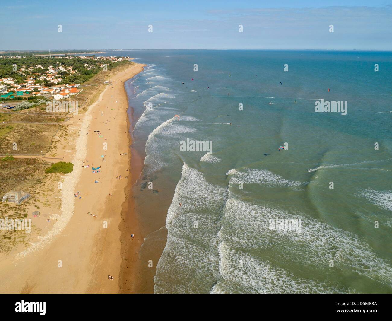 La tranche-sur-Mer (centre-ouest de la France) : vue aérienne de la plage "plage du Phare", endroit renommé pour les sports d'hiver et le kitesurf Banque D'Images
