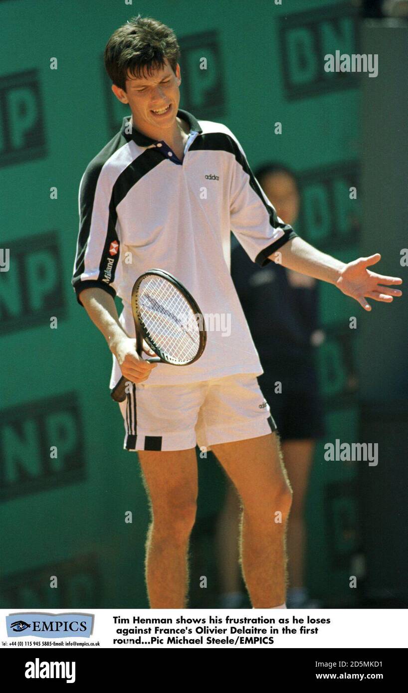 Tim Henman montre sa frustration en perdant contre la France Olivier Delaître au premier plan Banque D'Images