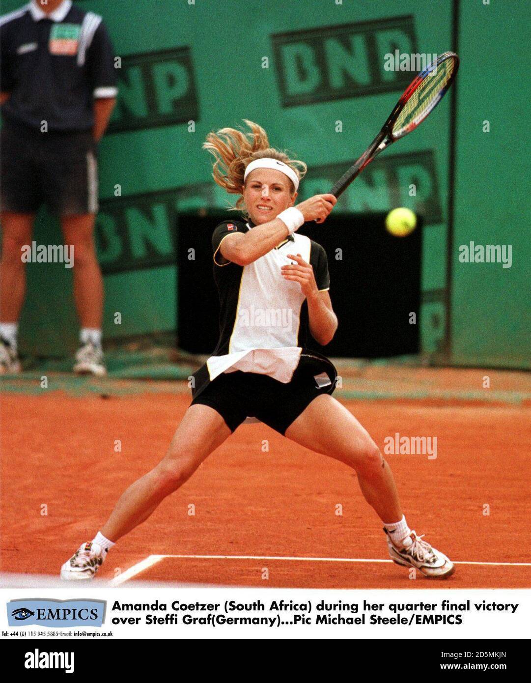 Amanda Coetzer (Afrique du Sud) Au cours de son quart de finale victorirover Steffi Graf (Allemagne) Banque D'Images