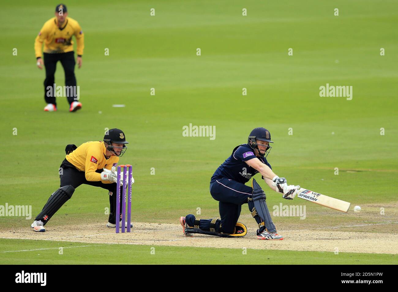 Eoin Morgan de Middlesex frappe pendant ses gains Banque D'Images