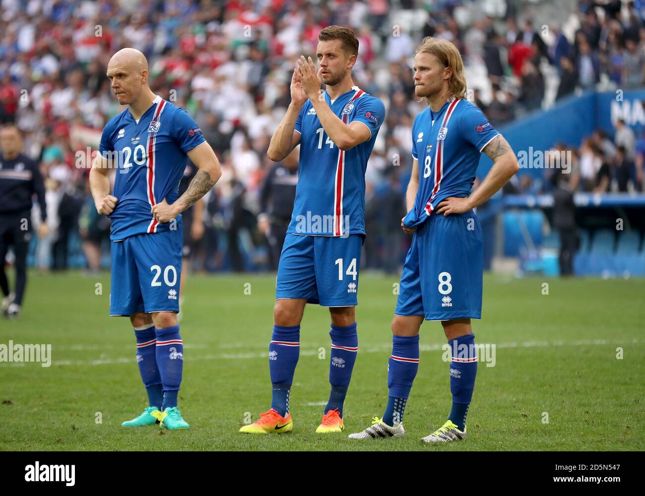 L'Emil Hallfredsson, Kari Arnason et Birkir Bjarnason (de gauche à droite) d'Islande se sont abattus à la fin du match Banque D'Images