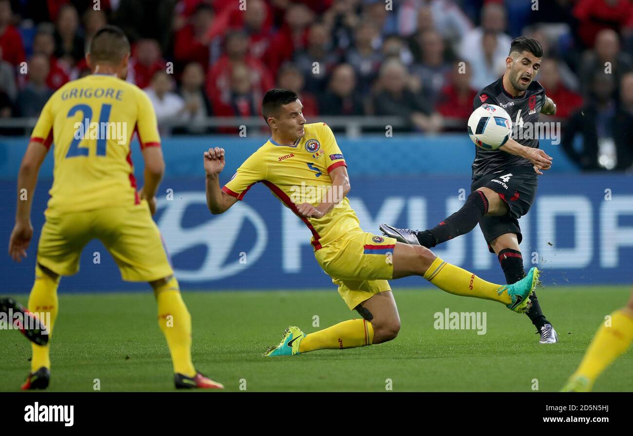 Elseid Hysaj (à droite) en Albanie et Ovidiu Hoban en Roumanie Banque D'Images