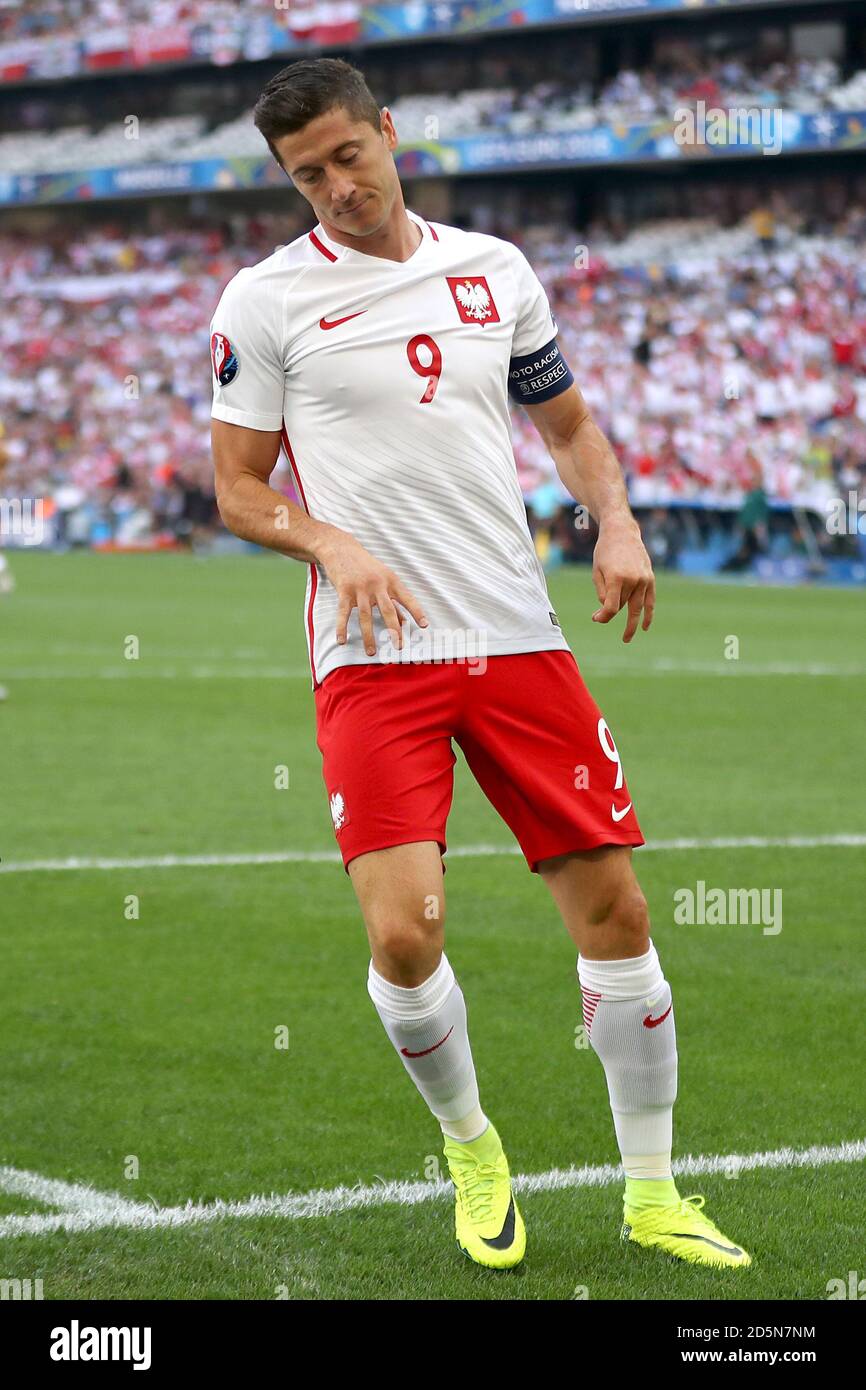 Robert Lewandowski de Pologne montre sa déjection pendant le match Banque D'Images