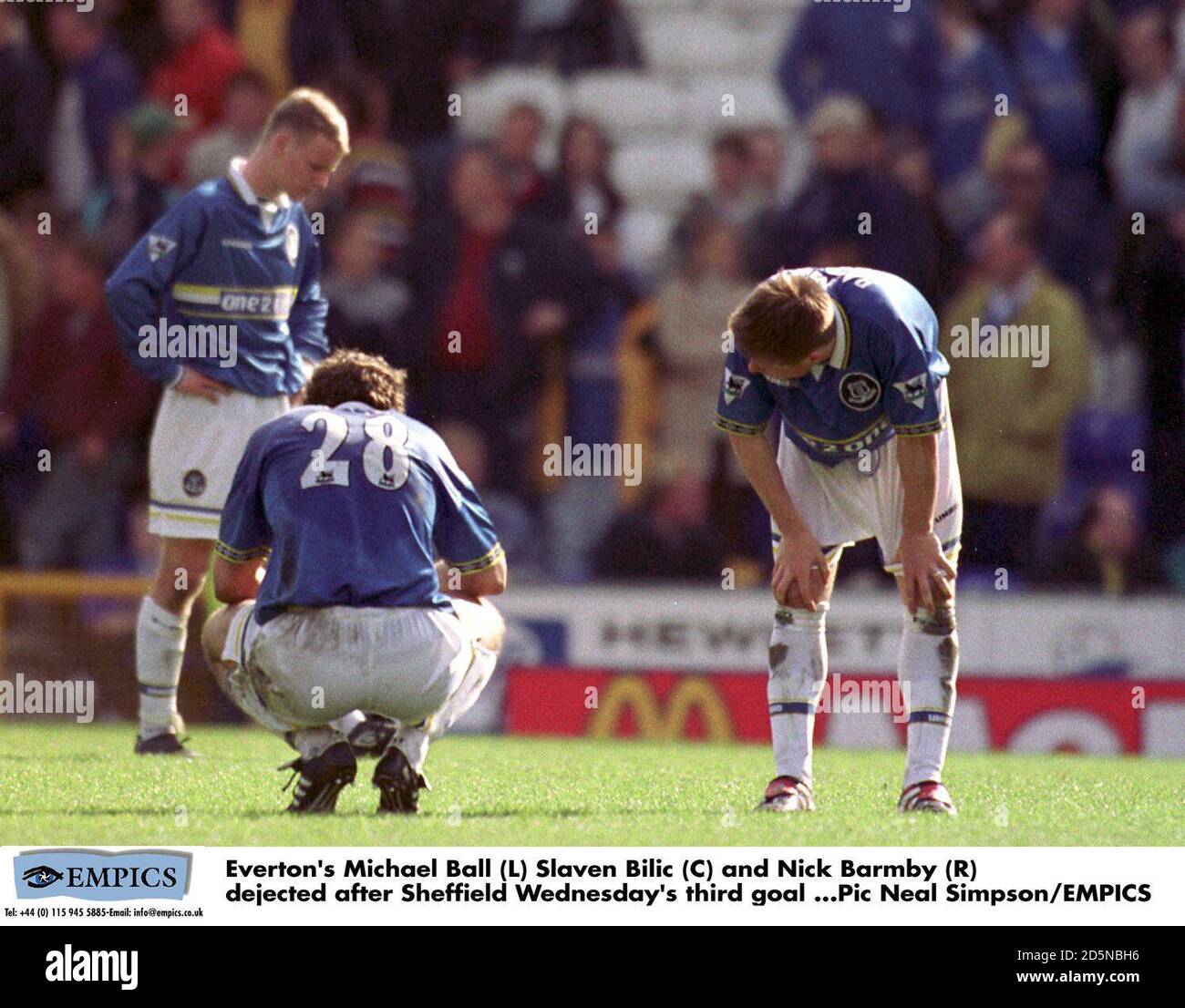 Michael ball (L) Slaven Bilic (C) et Nick Barmby d'Everton (R) abattu après le troisième but de Sheffield mercredi Banque D'Images