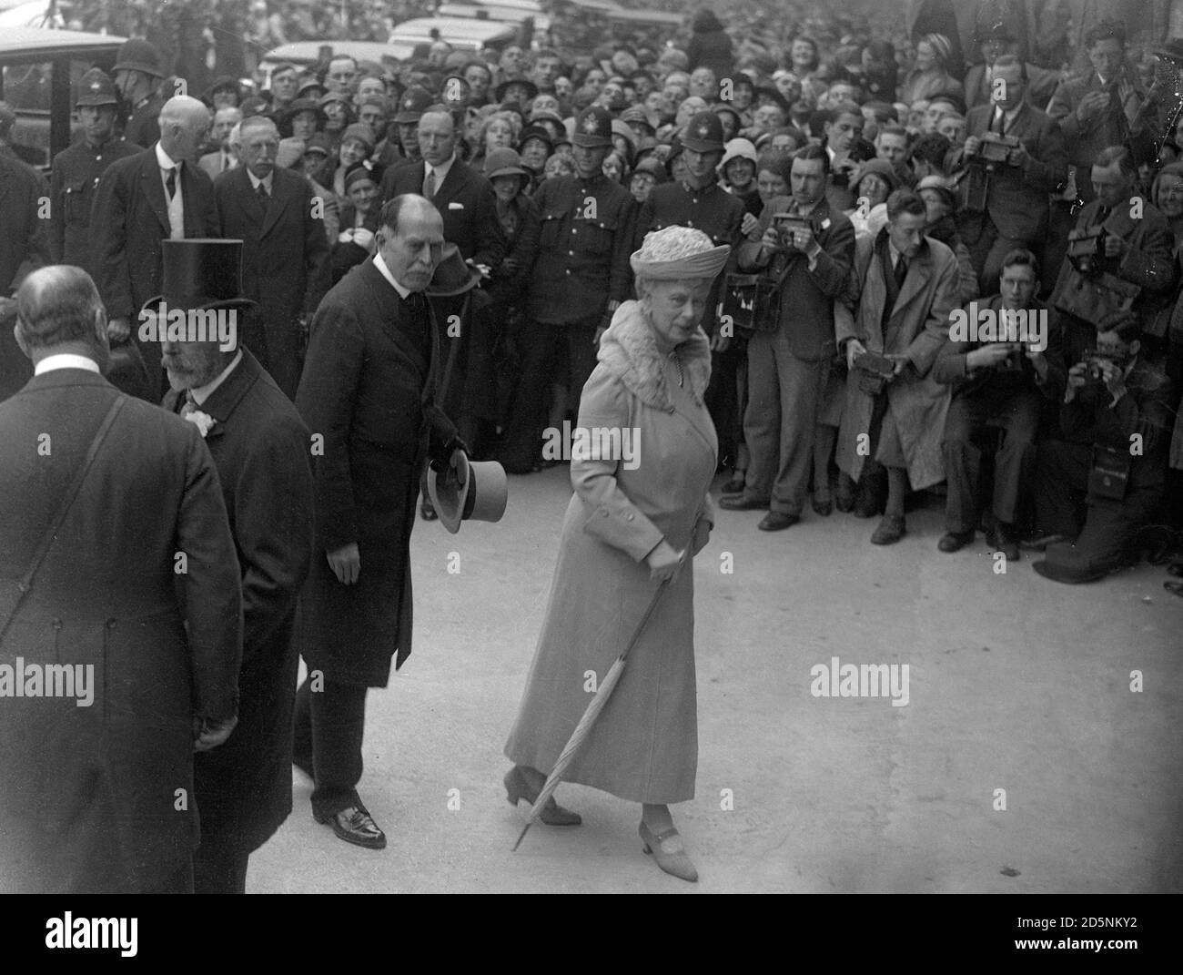 Le roi George V et la reine Mary assistent au Derby à Epsom. Banque D'Images