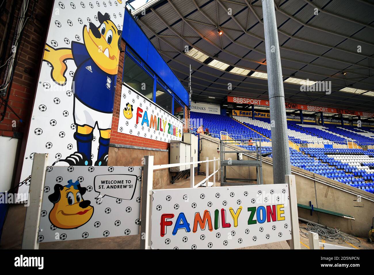 Une vue générale de la zone familiale à St Andrews, maison de Birmingham City Banque D'Images