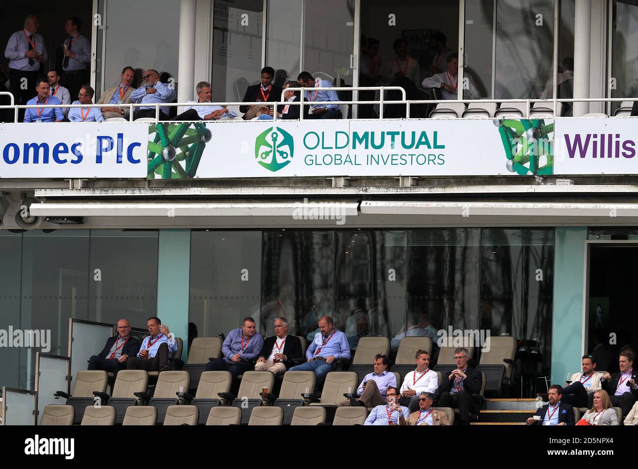 Les fans de cricket regardent l'action au Kia Oval Banque D'Images