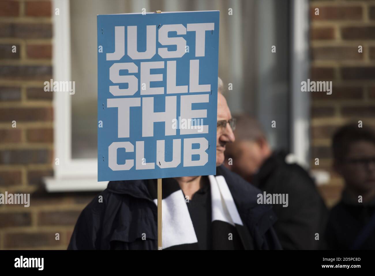 Les fans de Charlton Athletic et de Coventry City organisent une manifestation commune contre leurs propriétaires respectifs Banque D'Images