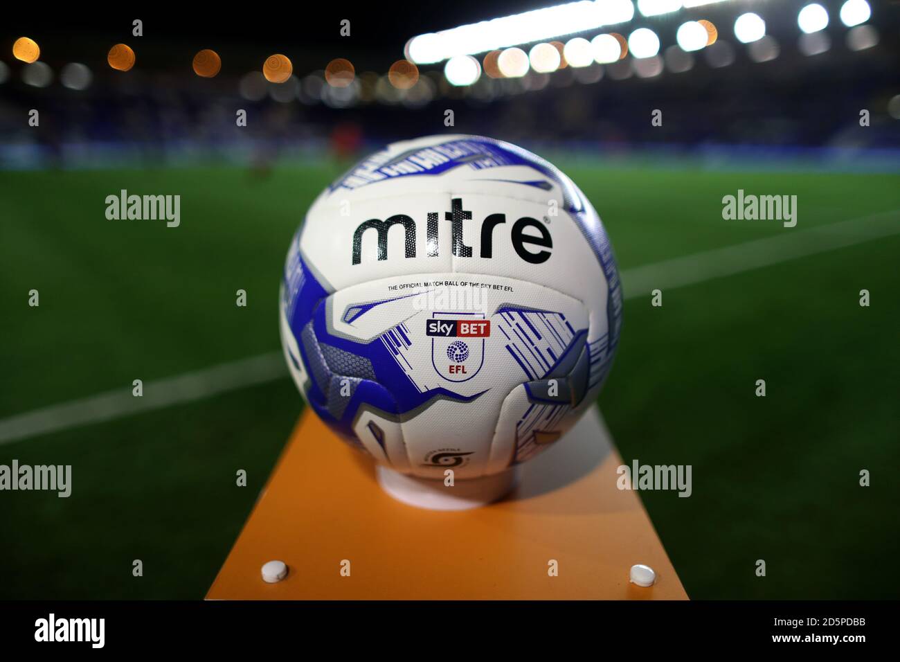 Le ballon de match officiel de la Sky Bet EFL Banque D'Images