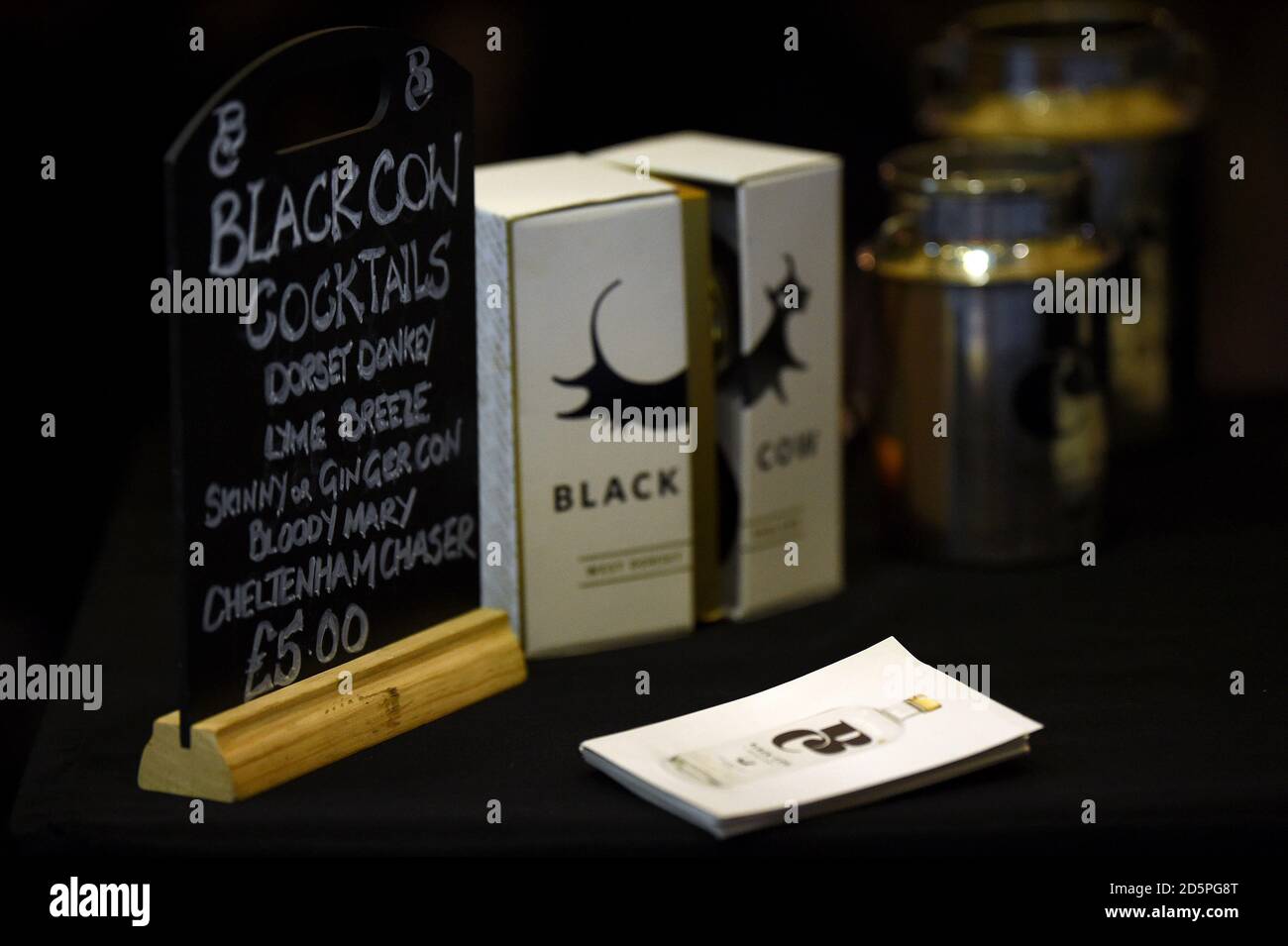 Une vue générale du stand du Black Cow cocktail dans le Centaur, une vitrine de nourriture et de boissons pour les entreprises sur mesure pour montrer leurs produits. Banque D'Images