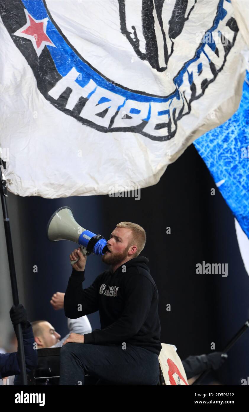 Un fan du FC Copenhagen mène à la section « Section 12 » du kop Banque D'Images