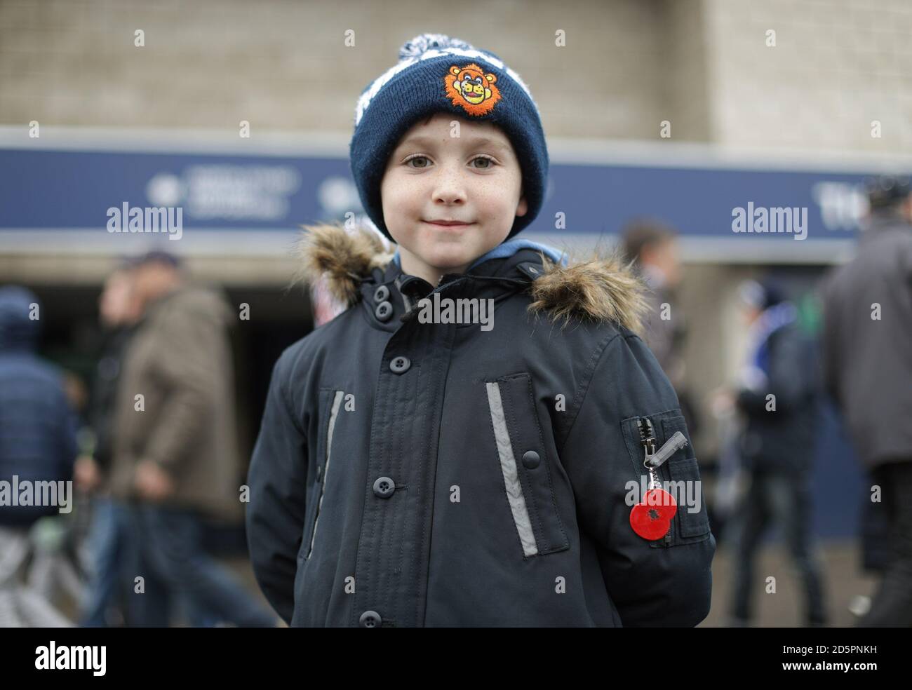 Jeune fan de Millwall George Grogan, âgé de 7 ans Banque D'Images
