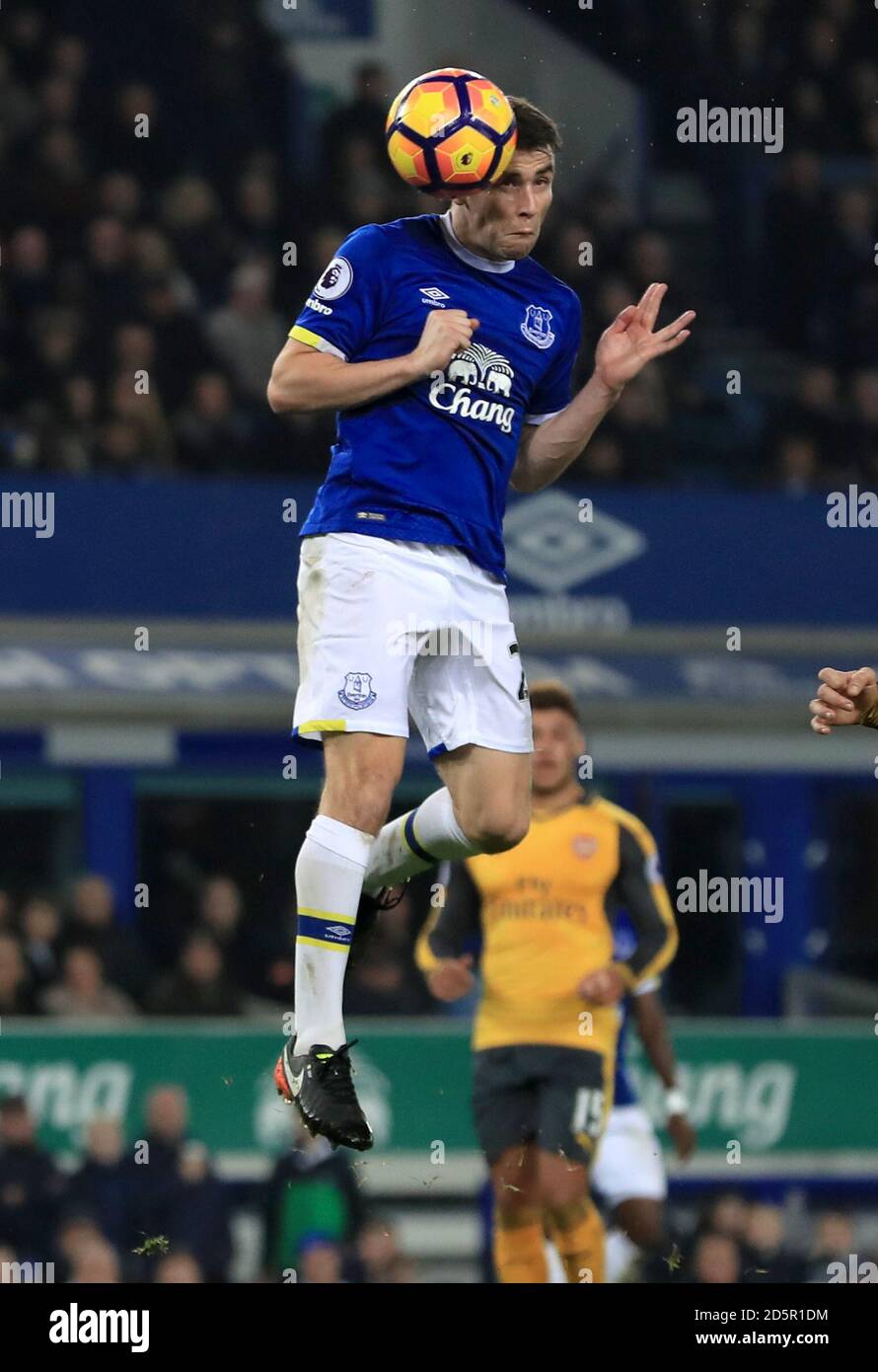 Seamus Coleman d'Everton marque le premier but de son côté jeu Banque D'Images