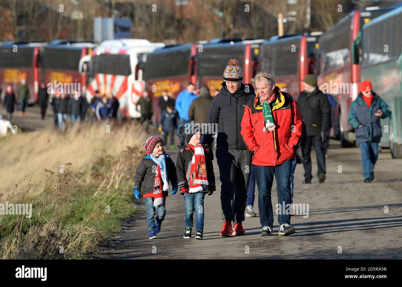 Les fans arrivent pour le match Banque D'Images