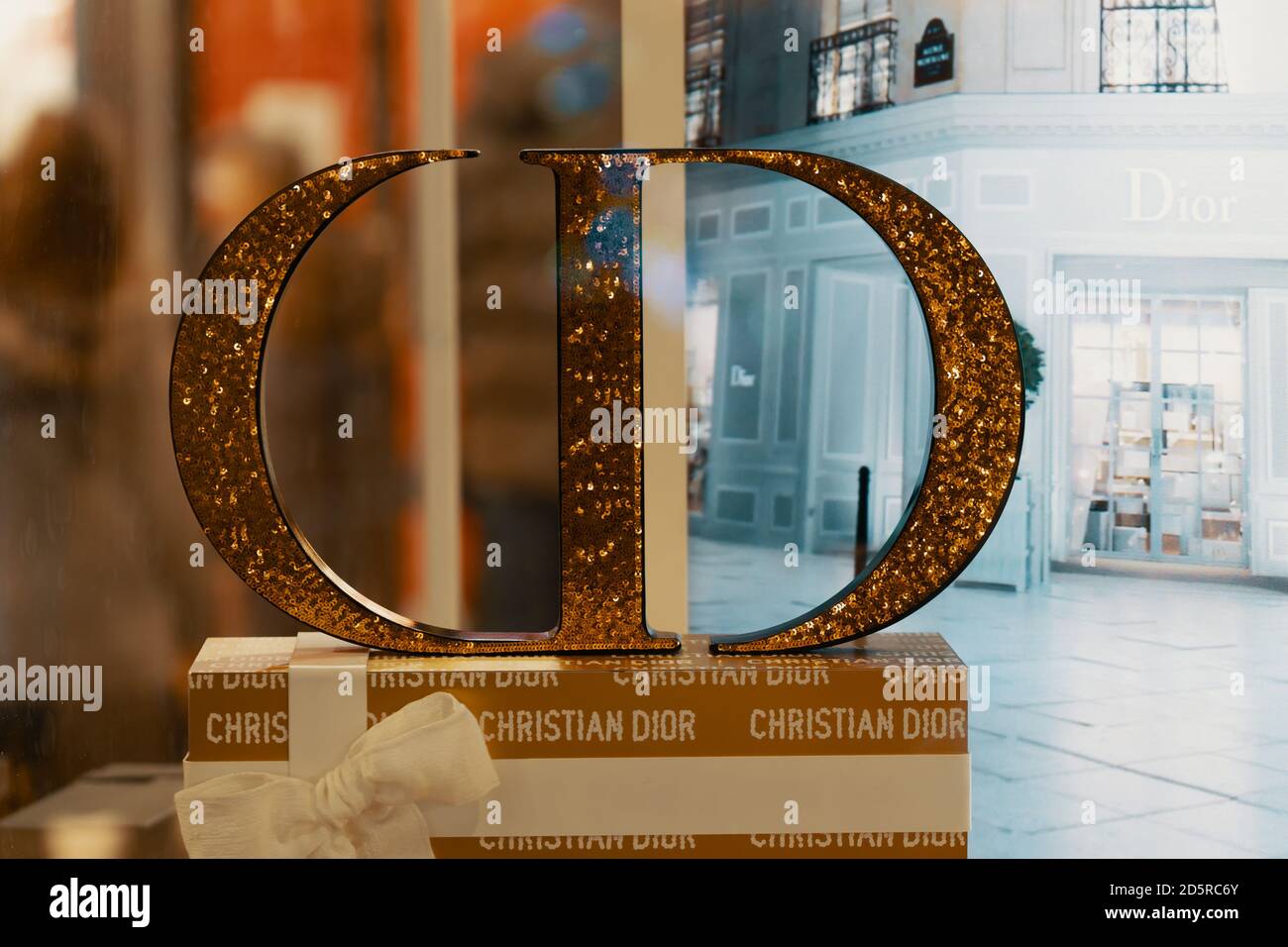 Logo de marque Christian Dior. Christian Dior, ou CD, est une société  française de produits de luxe spécialisée dans les parfums et la mode.  Milan, Italie - 25.12.2019 Photo Stock - Alamy