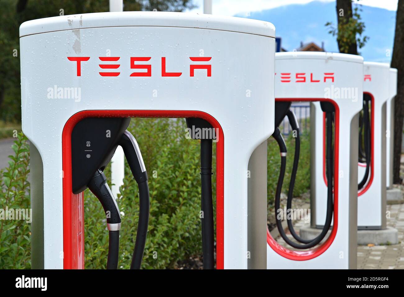 Station de charge Tesla pour voitures électriques à Liptovsky Mikulas, Slovaquie, le 8 octobre 2020. (CTK photo/Petr Svancara) Banque D'Images