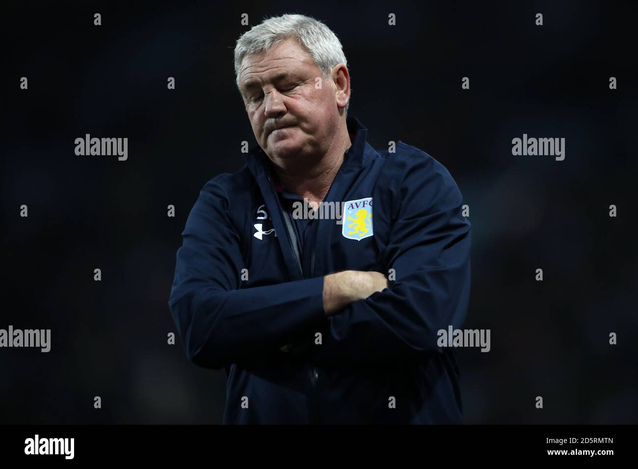 Steve Bruce, le directeur de la Villa Aston, montre sa déjection en 3.1 Défaite à la maison contre Barnsley Banque D'Images
