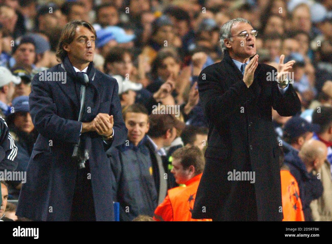 Roberto Mancini, directeur du Latium (à gauche), et Claudio Ranieri, directeur de Chelsea Banque D'Images
