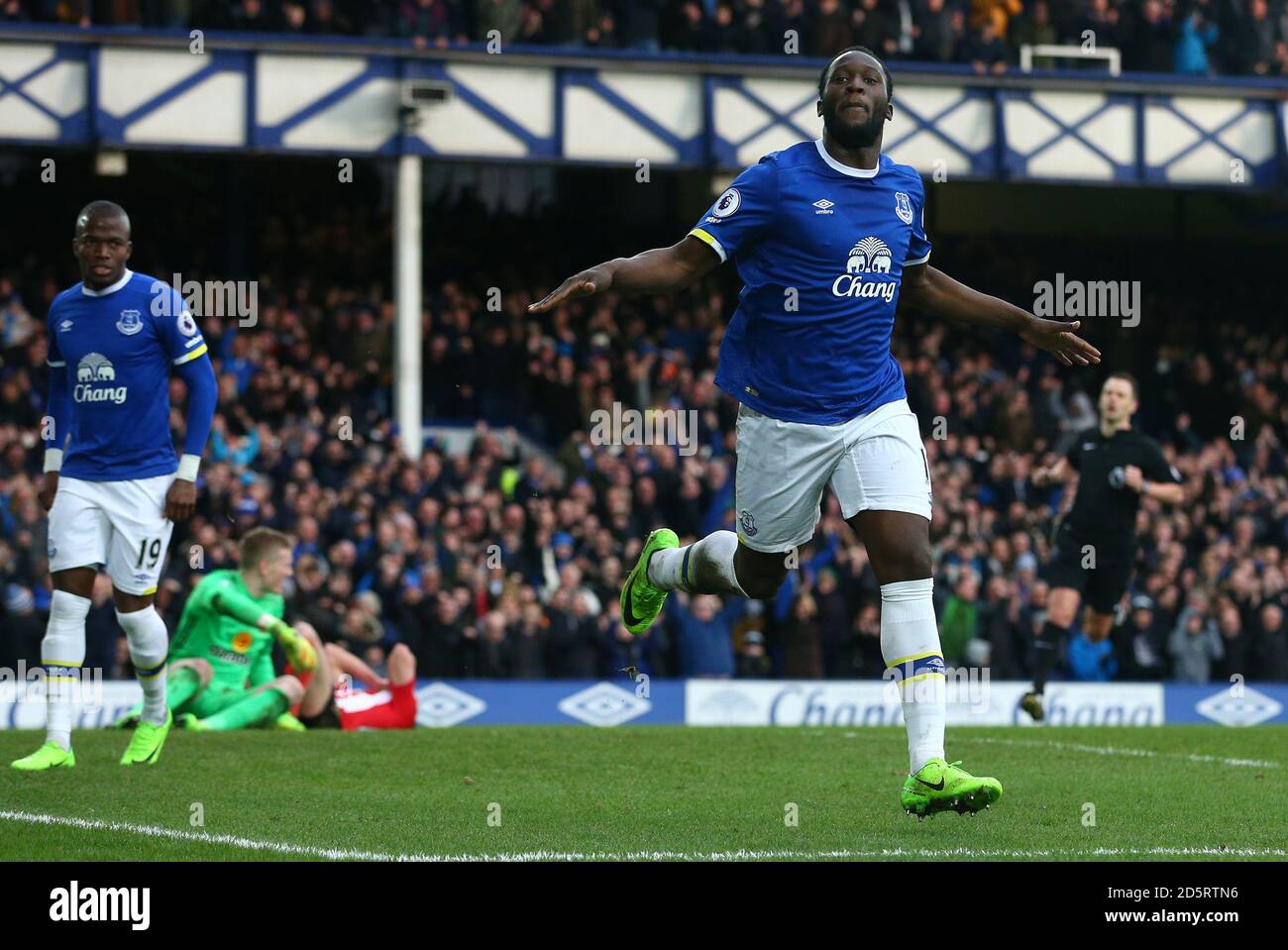 Romelu Lukaku d'Everton, à droite, célèbre sa création 2-0 à Everton Banque D'Images
