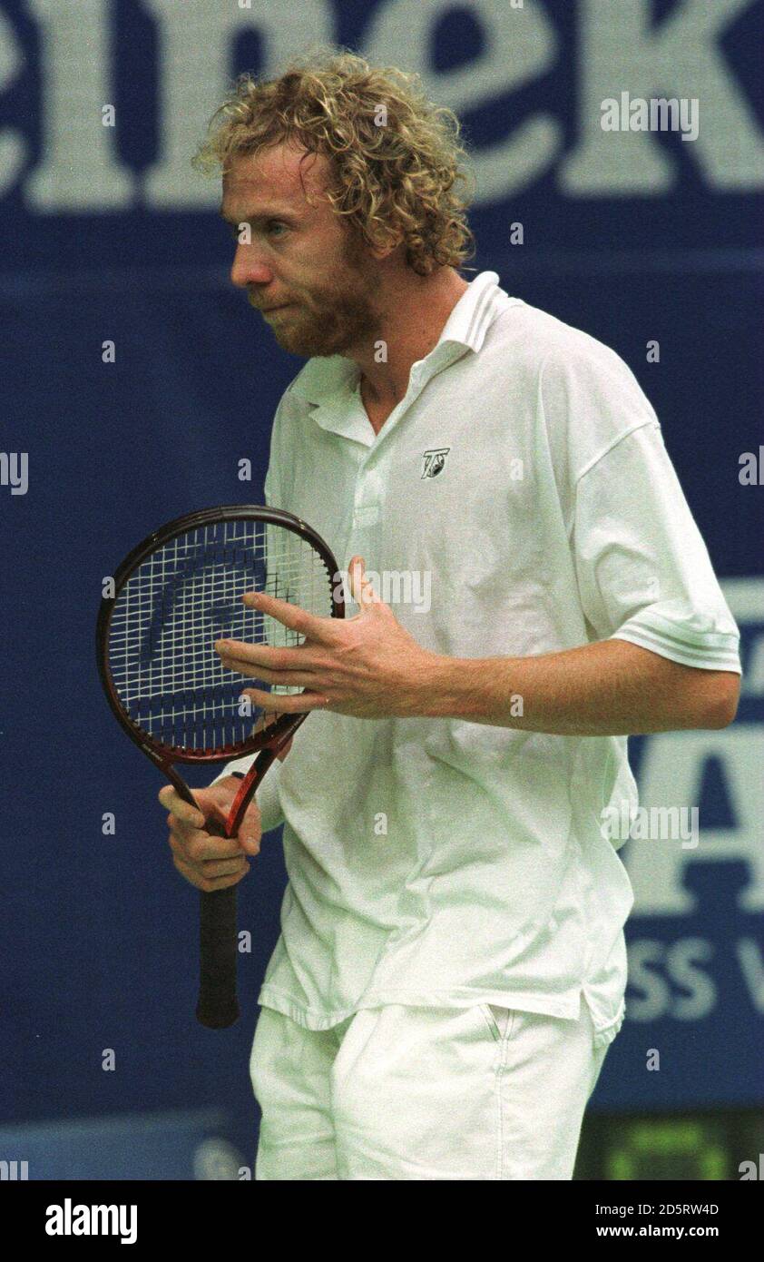 Marc Rosset contre Thomas Enqvist de Suède. Rosset a perdu 3-6, 4-6, 4-6  Photo Stock - Alamy