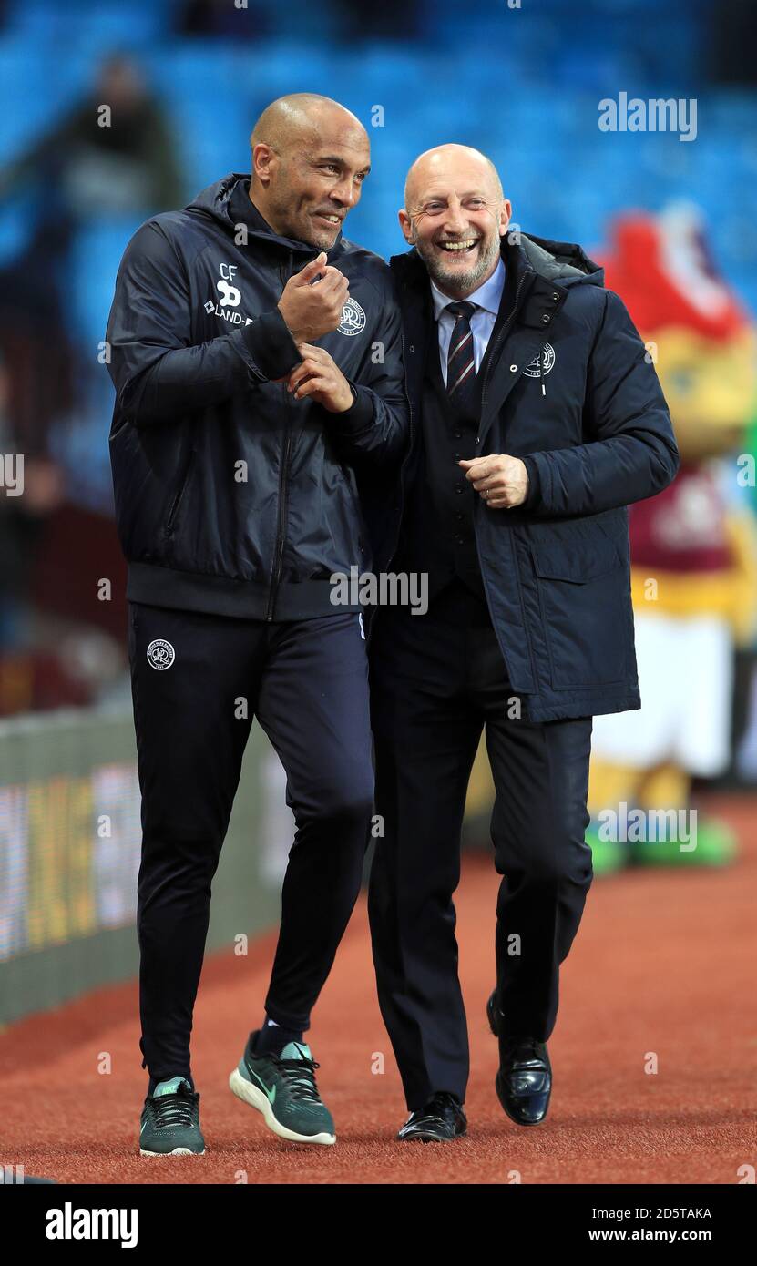 Ian Holloway, directeur des Rangers du parc Queens, partage une blague avec Gestionnaire adjoint Curtis Fleming Banque D'Images