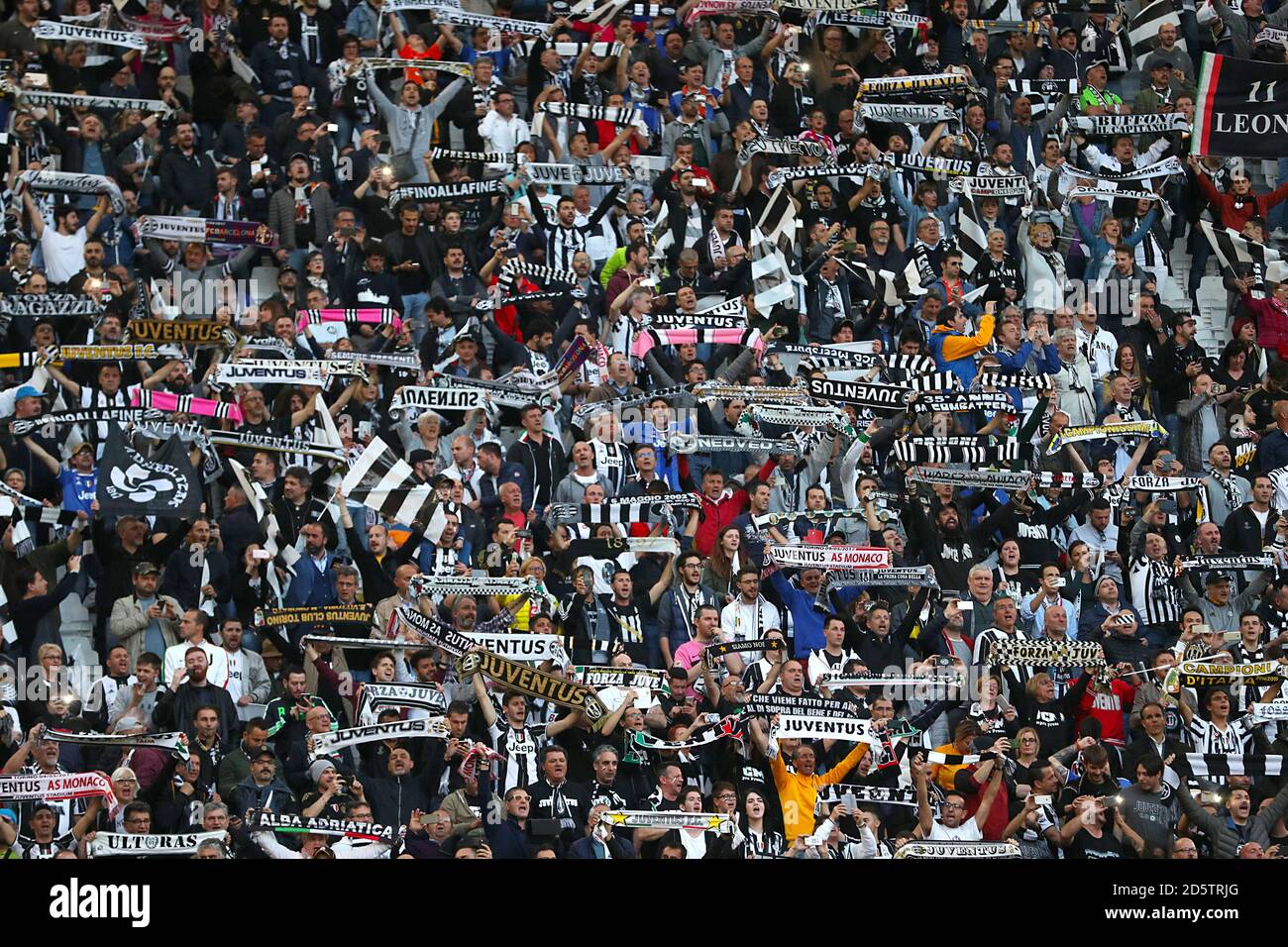 Vue générale des fans de Juventus dans les stands Banque D'Images