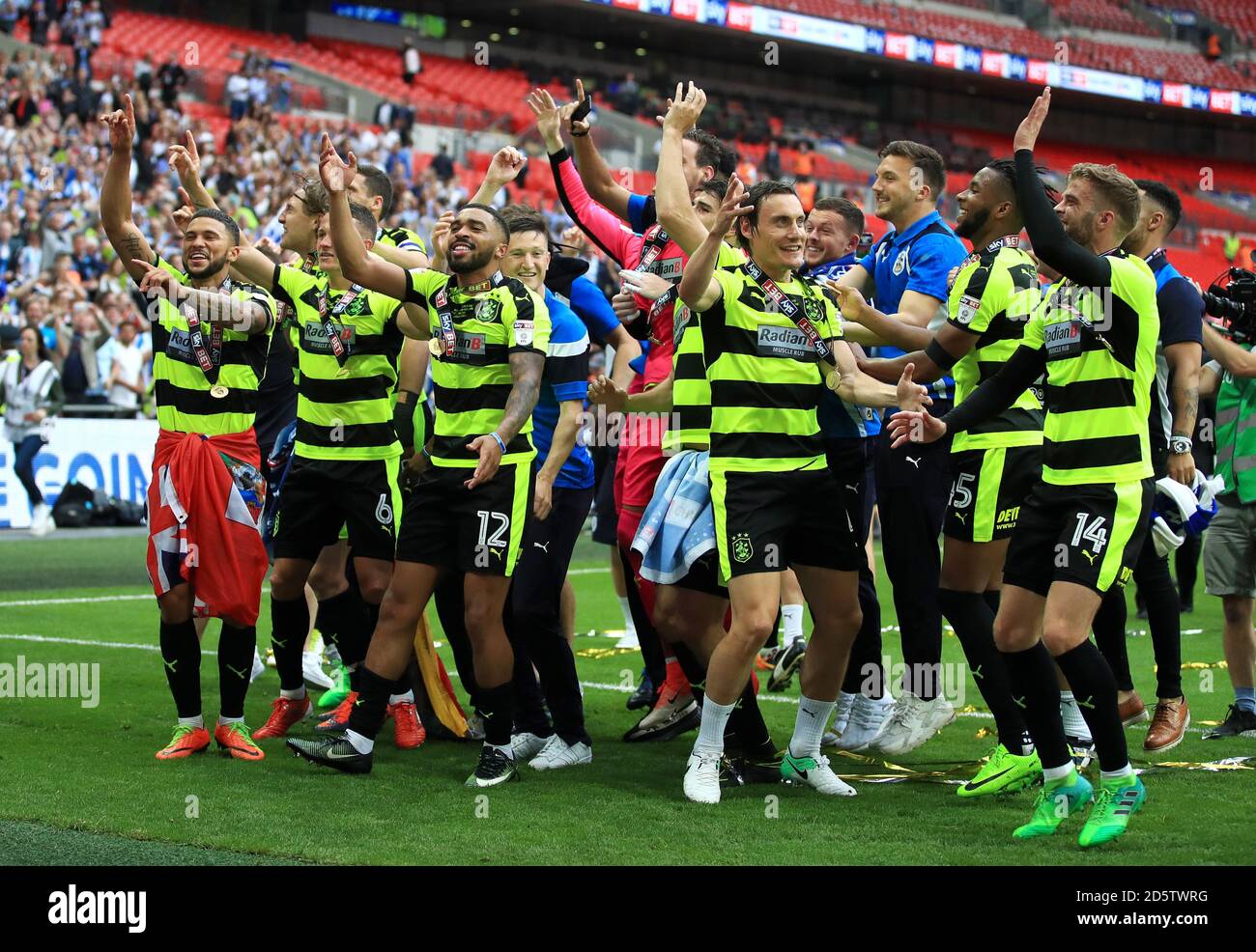 Les joueurs de Huddersfield Town célèbrent après la finale du championnat Sky Bet au stade Wembley, Londres, le 29 mai 2017 Banque D'Images