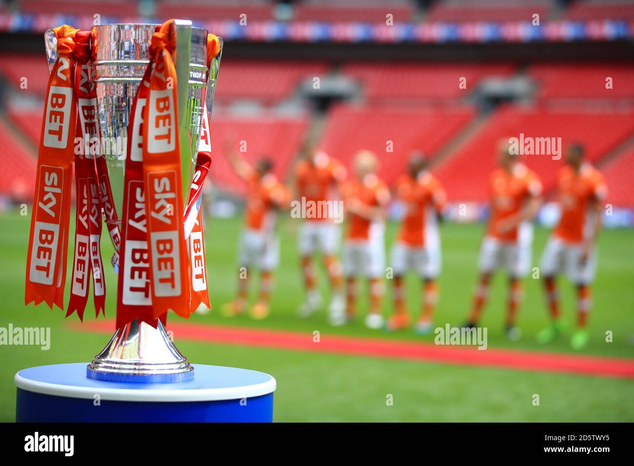 Vue générale du trophée deux de la Sky Bet League le terrain en avance sur le match Banque D'Images