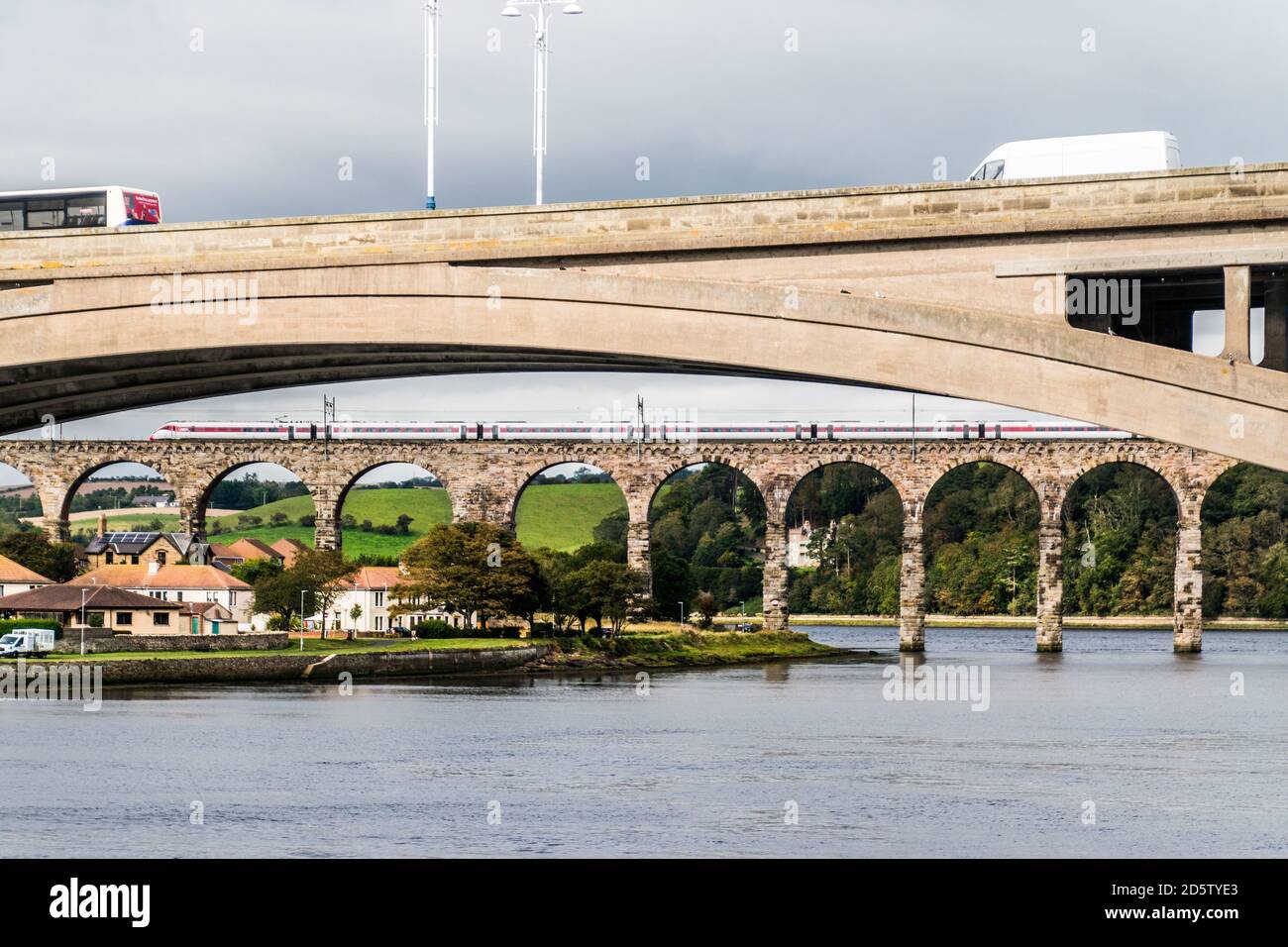 Pont traversant la rivière Tweed à Berwick upon Tweed Banque D'Images