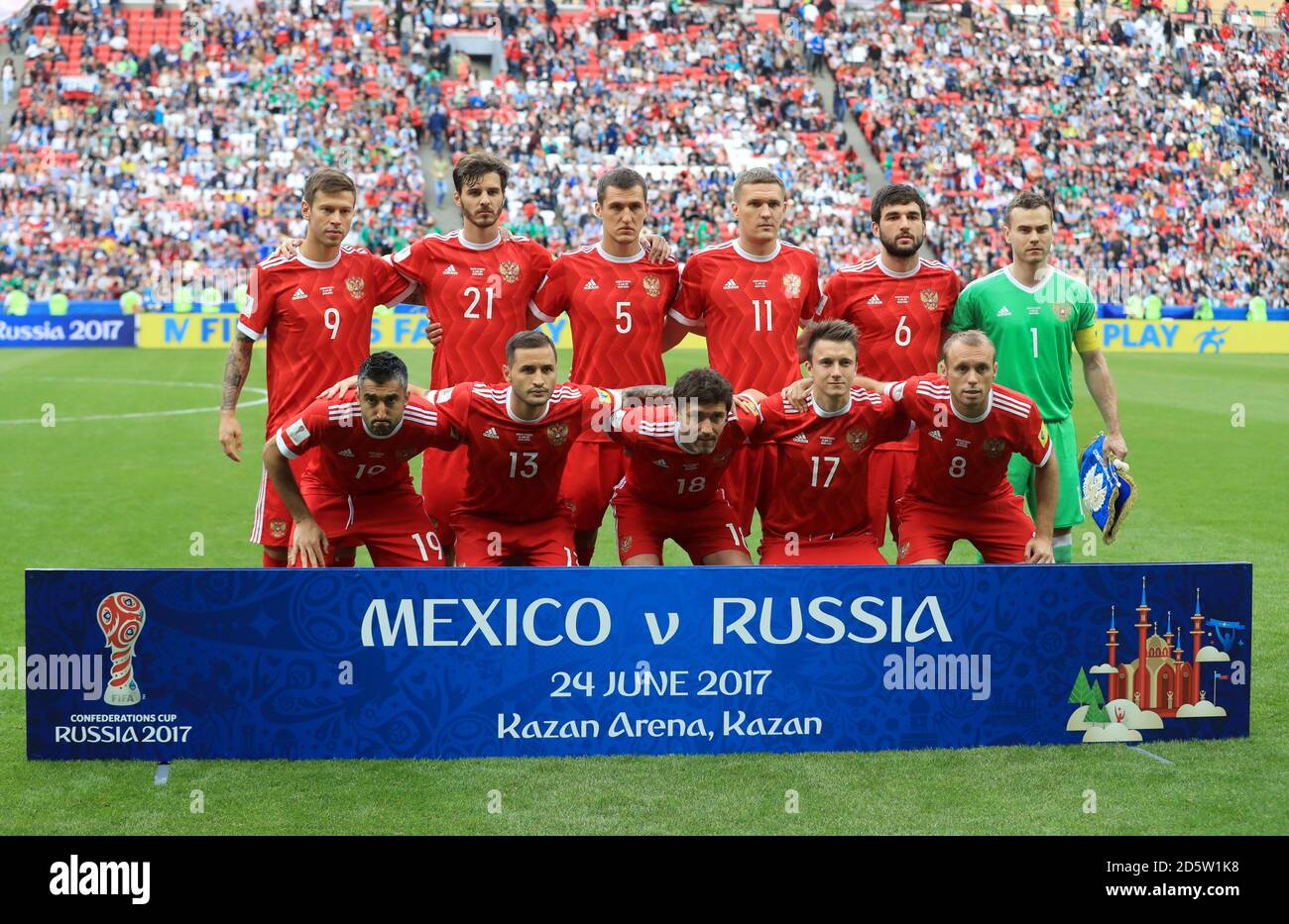 Photo de groupe de l'équipe de Russie. Rangée supérieure (de gauche à droite) Fedor Smolov, Alexander Erokhin, Viktor Vasin, Alexander Bukharov, Georgiy Dzhikija et Igor Akinfeev. Rangée du bas (de gauche à droite) Alexander Samedov, Fedor Kudryashov, Yury Zhirkov, Alexandr Golovin et Denis Glushakov Banque D'Images