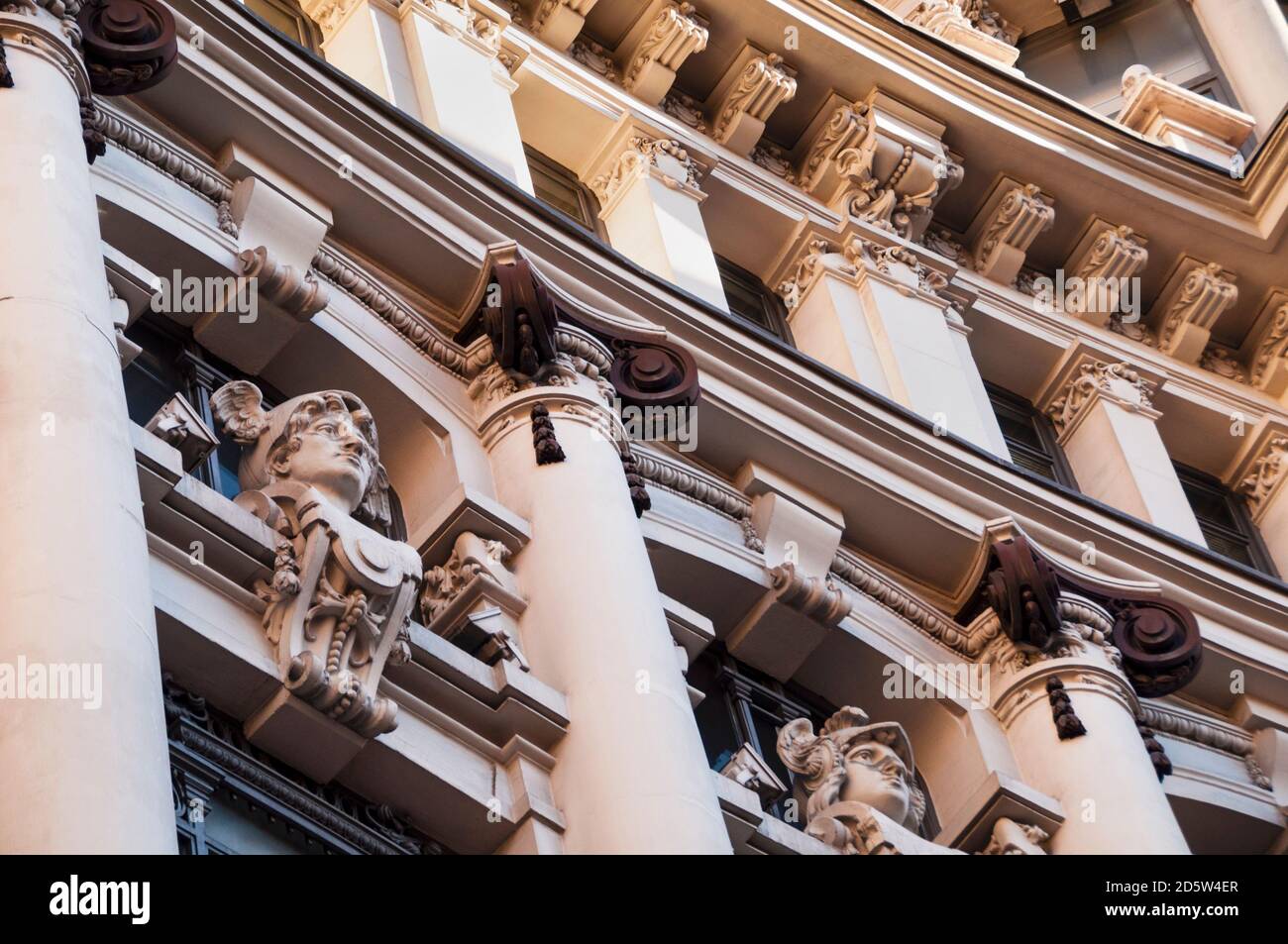 Éclectisme style architectural dans le centre de Madrid est l'un des nombreux bâtiments majestueux du quartier Centro, en Espagne. Banque D'Images