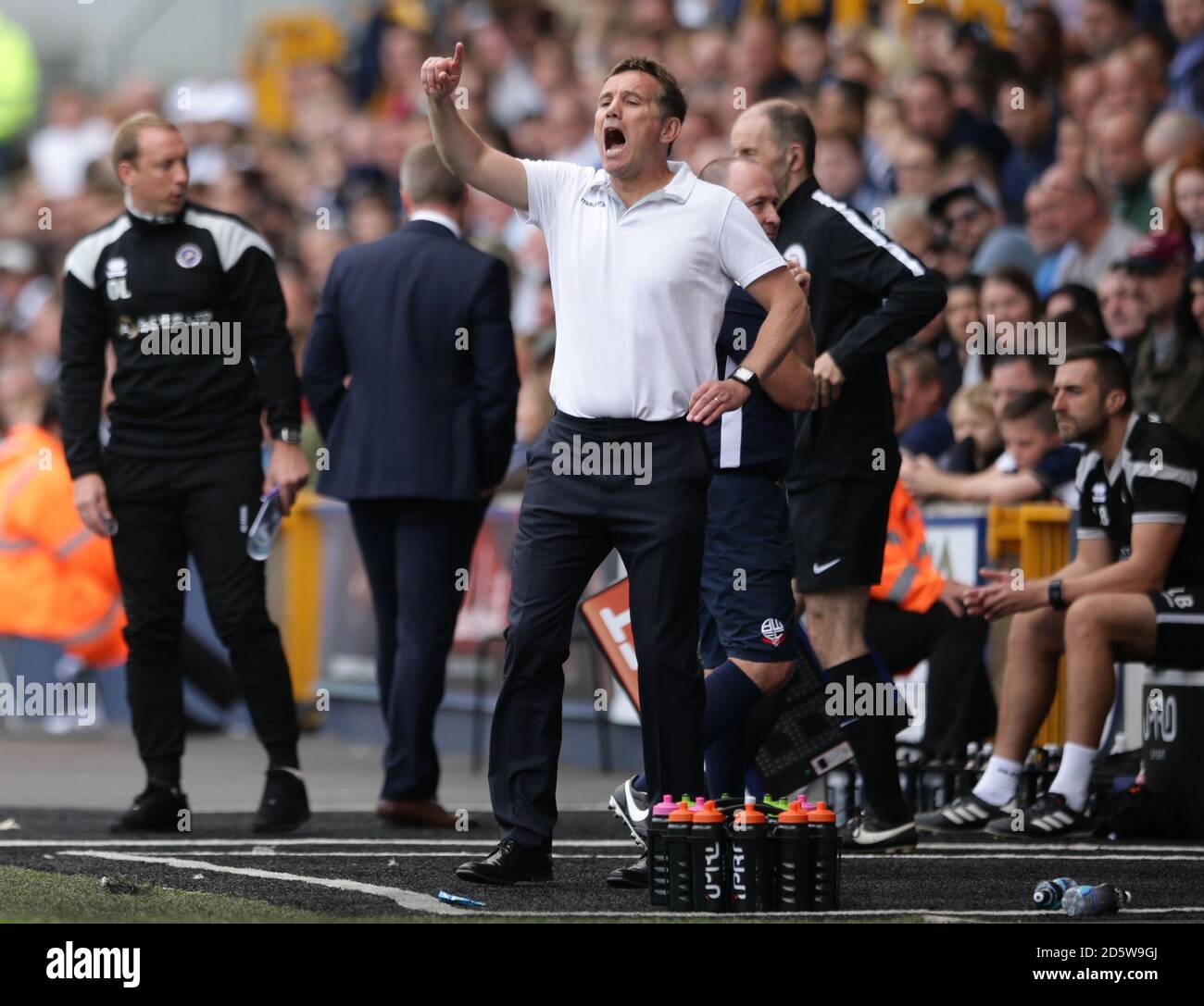 Le Manager de Bolton Wanderers Phil Parkinson gestes pendant le match de son équipe Contre Millwall Banque D'Images