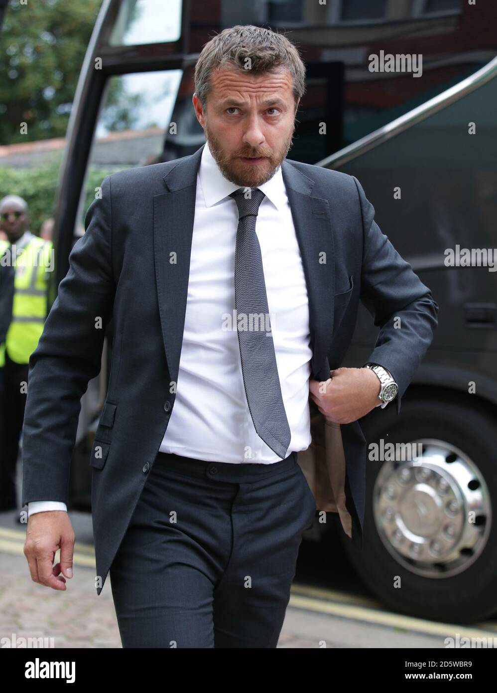 Slavisa Jokanovic, gestionnaire de Fulham, arrive de l'entraîneur de l'équipe Banque D'Images