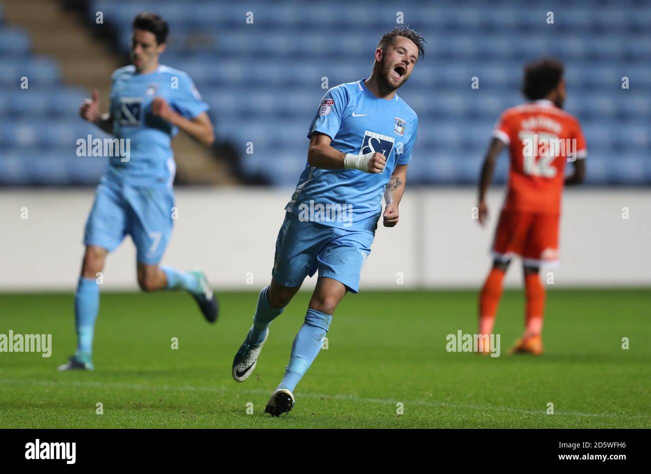 Marc McNulty, de Coventry City, célèbre son deuxième but Banque D'Images