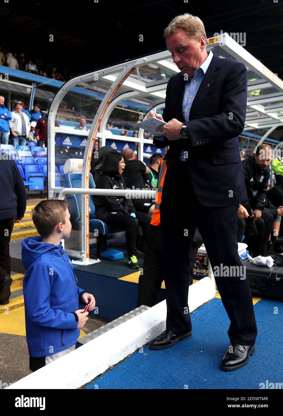 Harry Redknapp, directeur de la ville de Birmingham, signe des autographes Banque D'Images