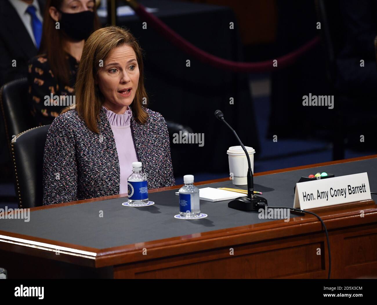 Washington, États-Unis. 14 octobre 2020. La juge Amy Coney Barrett comparaît devant la Commission judiciaire du Sénat le troisième jour de ses audiences de confirmation pour devenir juge associée de la Cour suprême des États-Unis à Capitol Hill, Washington, DC, le mercredi 14 octobre 2020. Les audiences devraient durer quatre jours. S'il est confirmé, Barrett remplacera la juge Ruth Bader Ginsburg, qui est décédée le mois dernier. Photo de Kevin Dietsch/UPI crédit: UPI/Alay Live News Banque D'Images