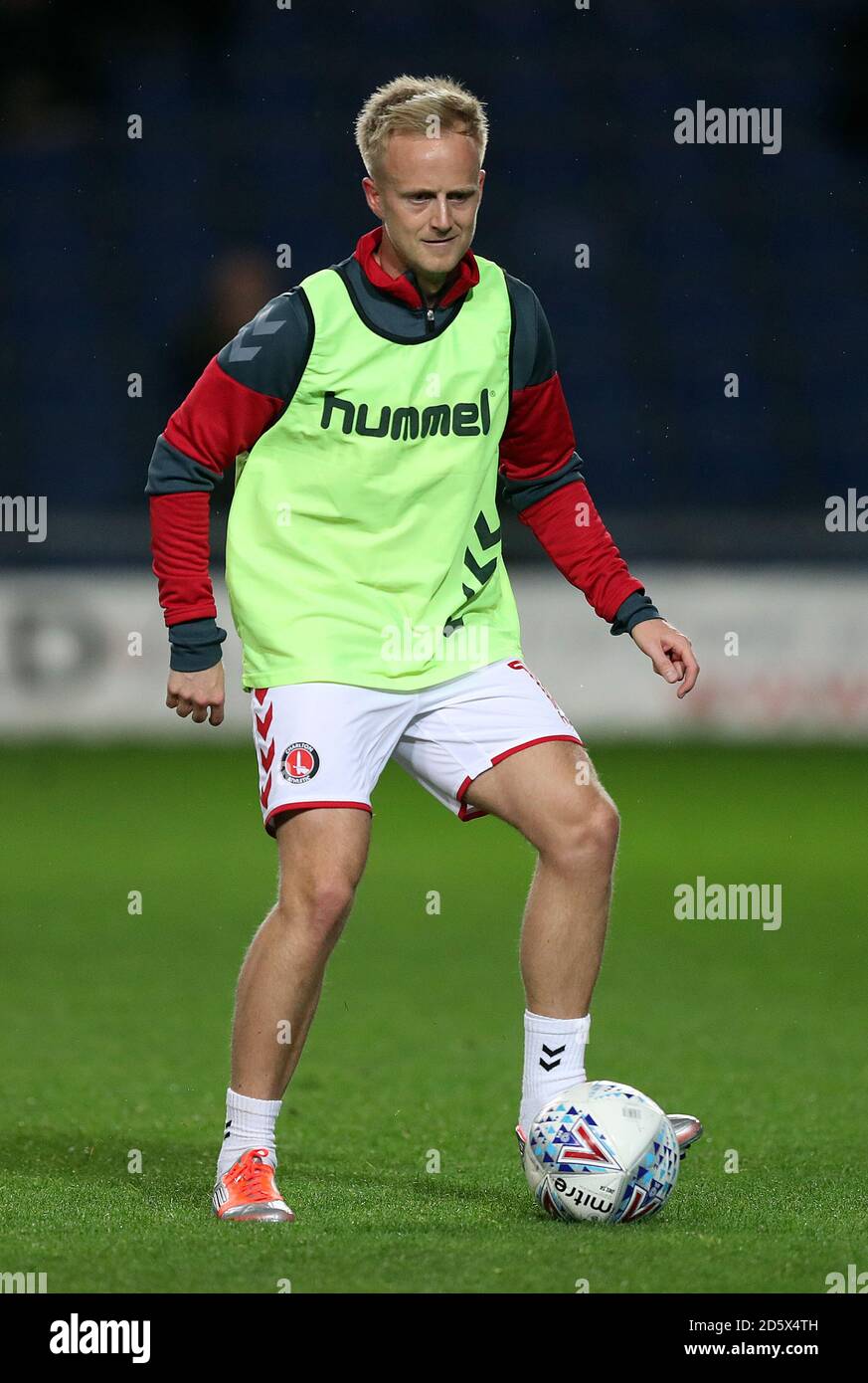 Ben Reeves, de Charlton Athletic, se réchauffe avant le lancement Banque D'Images