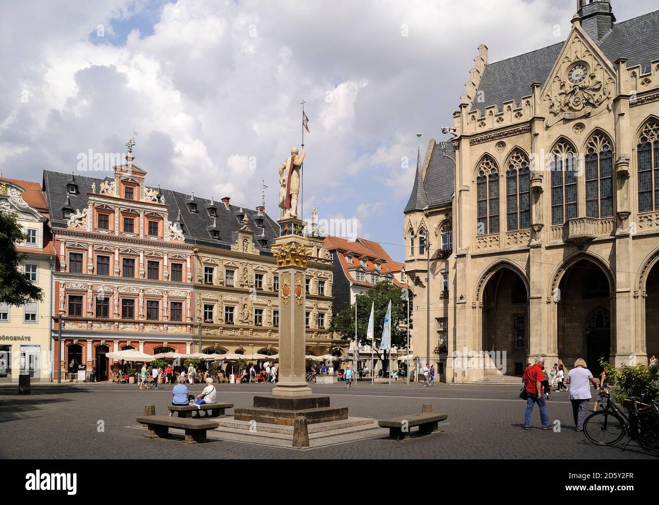 Allemagne, Erfurt, vue sur Haus zum breiten Herd, guildhall et hôtel de ville sur la place du marché aux poissons Banque D'Images