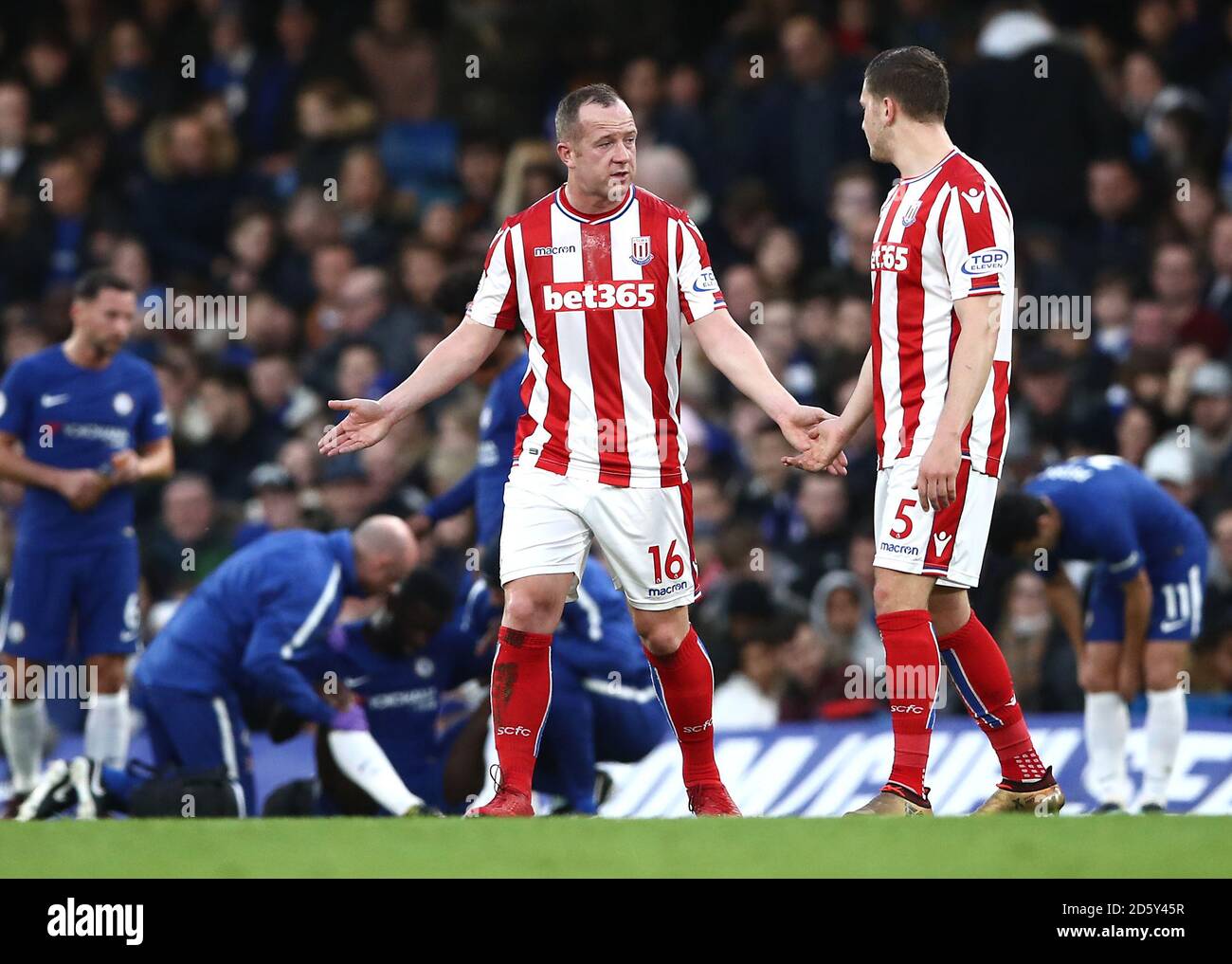 Charlie Adam (au centre) de Stoke City réagit pendant le match Banque D'Images