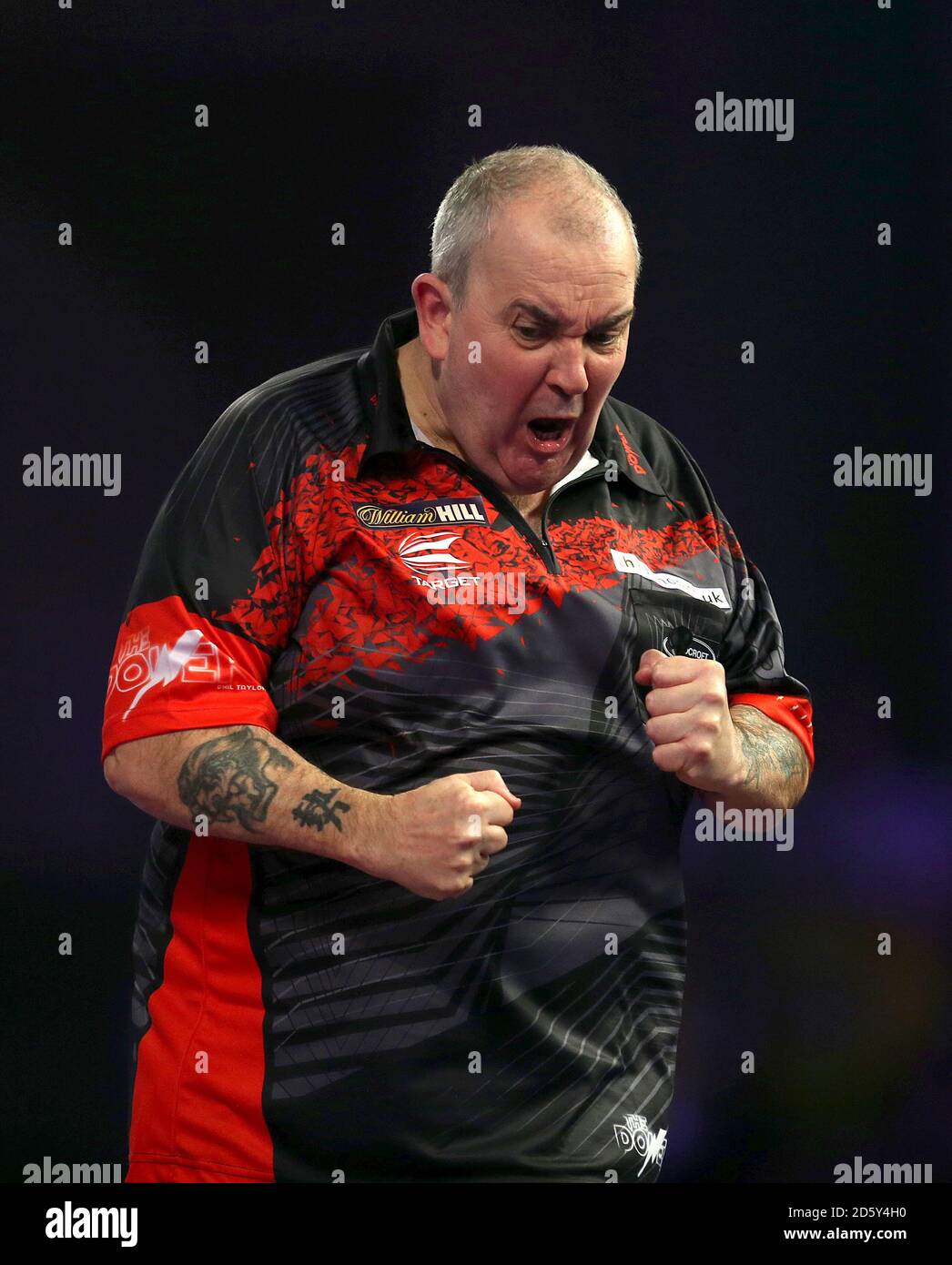 Phil Taylor réagissant au cours de journée quatorze de la William Hill World Darts Championship à Alexandra Palace, Londres. Banque D'Images