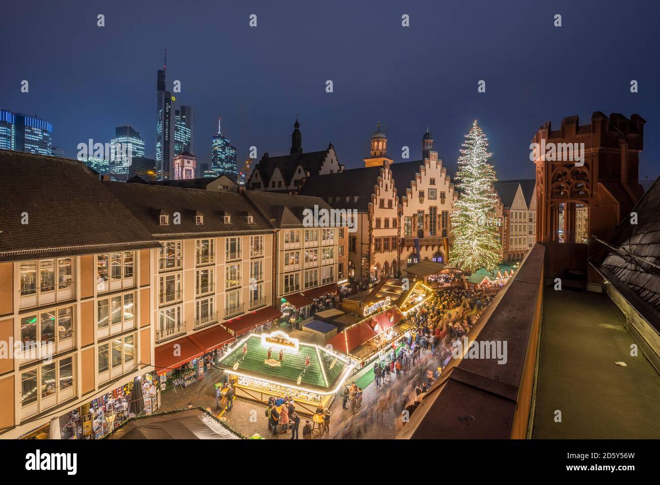 Allemagne, Francfort, marché de Noël à Roemerberg dans la soirée vu de dessus Banque D'Images