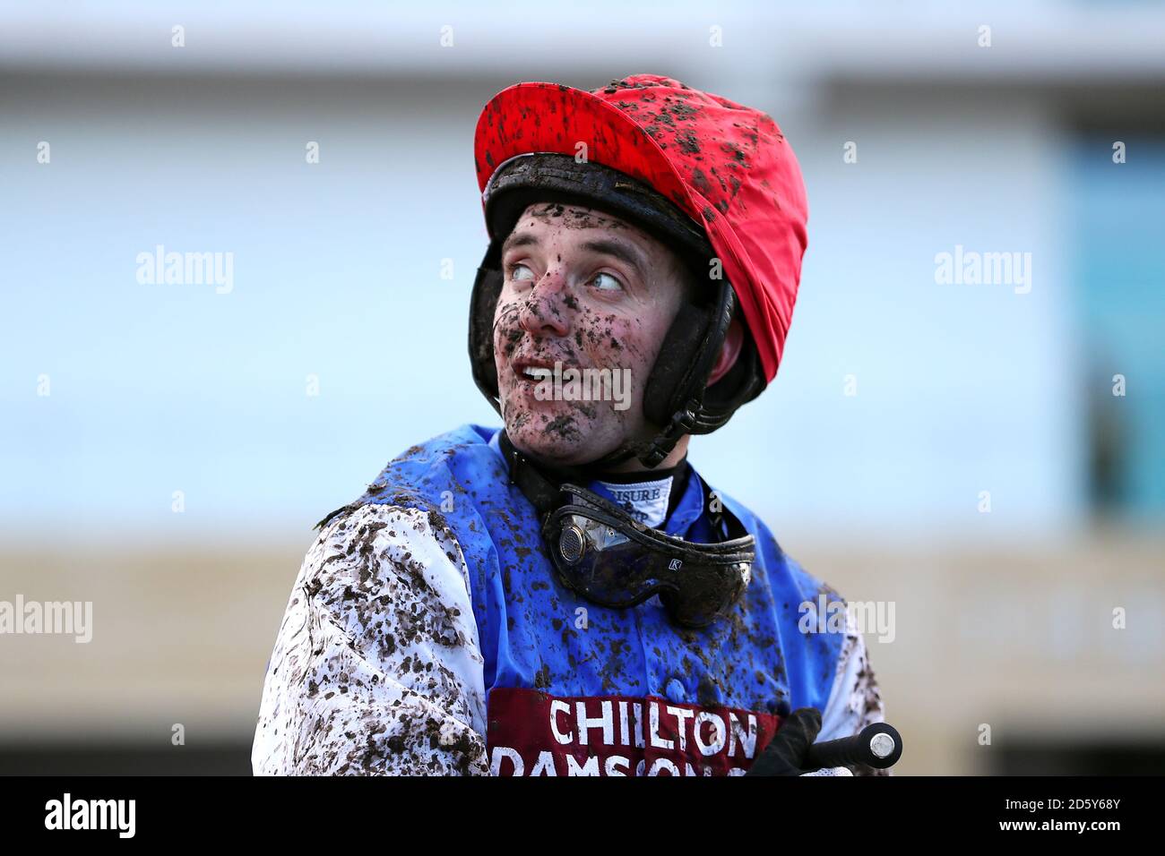 Jockey Andrew Tinkler après son tour sur Whatmore dans le L'obstacle des novices de Ballymore à l'hippodrome de Cheltenham Banque D'Images