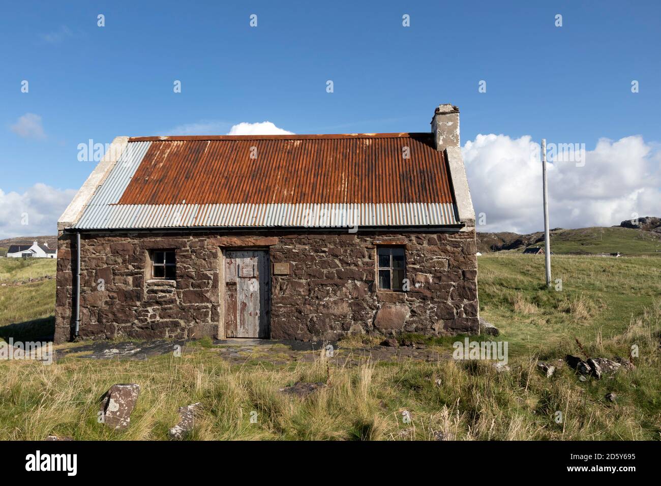 Pêche au saumon en terre battante avec des postes de séchage net, ClachToll, Assynt, NW Highlands, Écosse, Royaume-Uni Banque D'Images